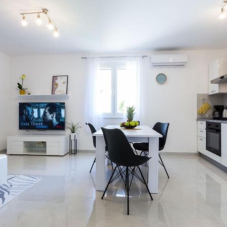 Petra Modern Apartment With Free Parking And Bbq Zadar Exterior foto
