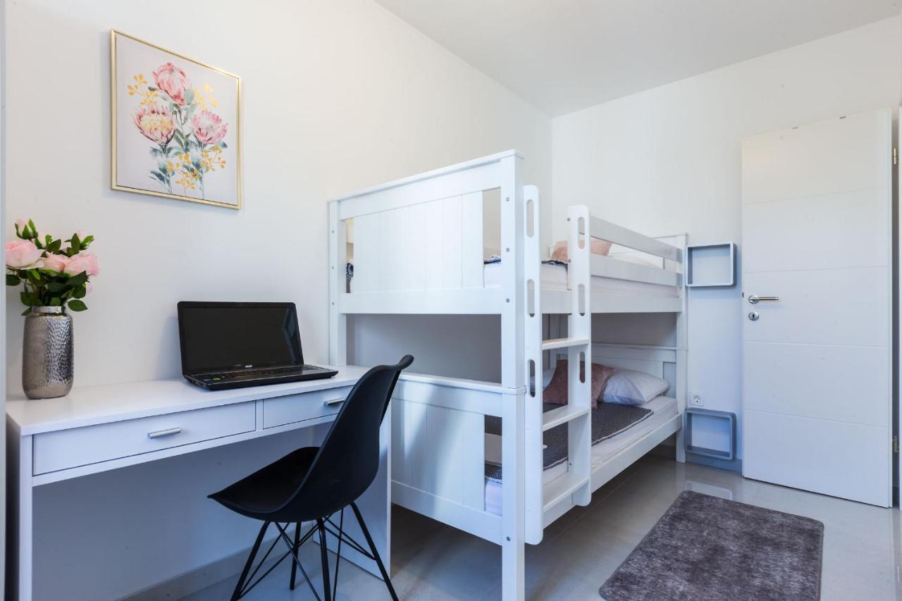 Petra Modern Apartment With Free Parking And Bbq Zadar Exterior foto