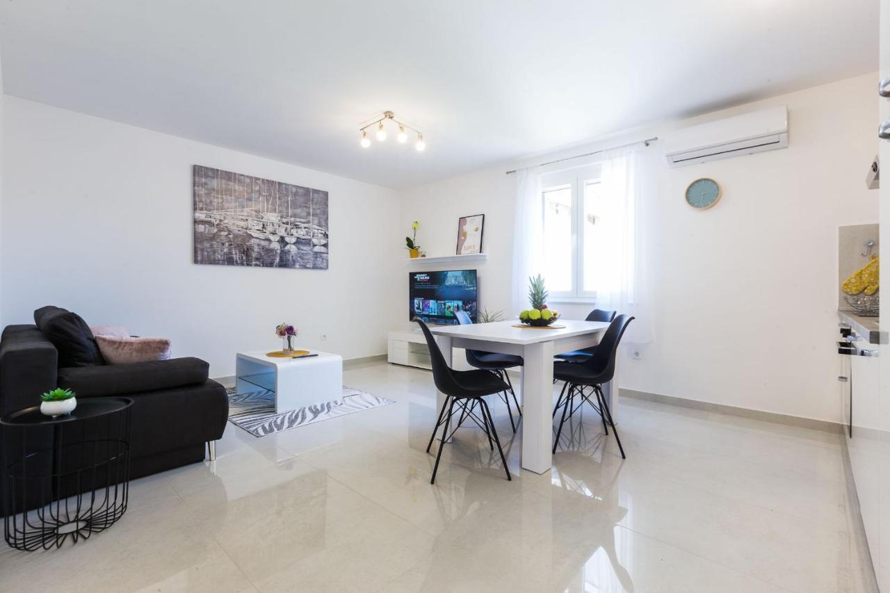 Petra Modern Apartment With Free Parking And Bbq Zadar Exterior foto